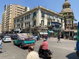للمرة الثانية.. محافظ القاهرة يقود حملة للحد من انتشار الباعة الجائلين بالعتبة