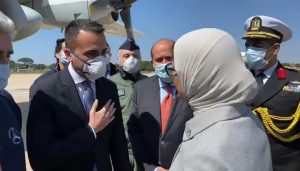 وزير الخارجية الإيطالي يستقبل وزيرة الصحة ووفد القوات المسلحة محملين بشحنة مساعدات (صور)