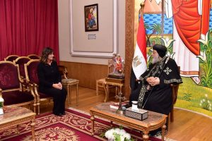 وزيرة الهجرة تشكر البابا تواضروس على مساعدة المصريين العالقين فى كينيا بسبب «كورونا»