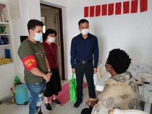 شينخوا : تاجر يمني يشارك في العمل التطوعي لمكافحة «كورونا» بجنوب الصين