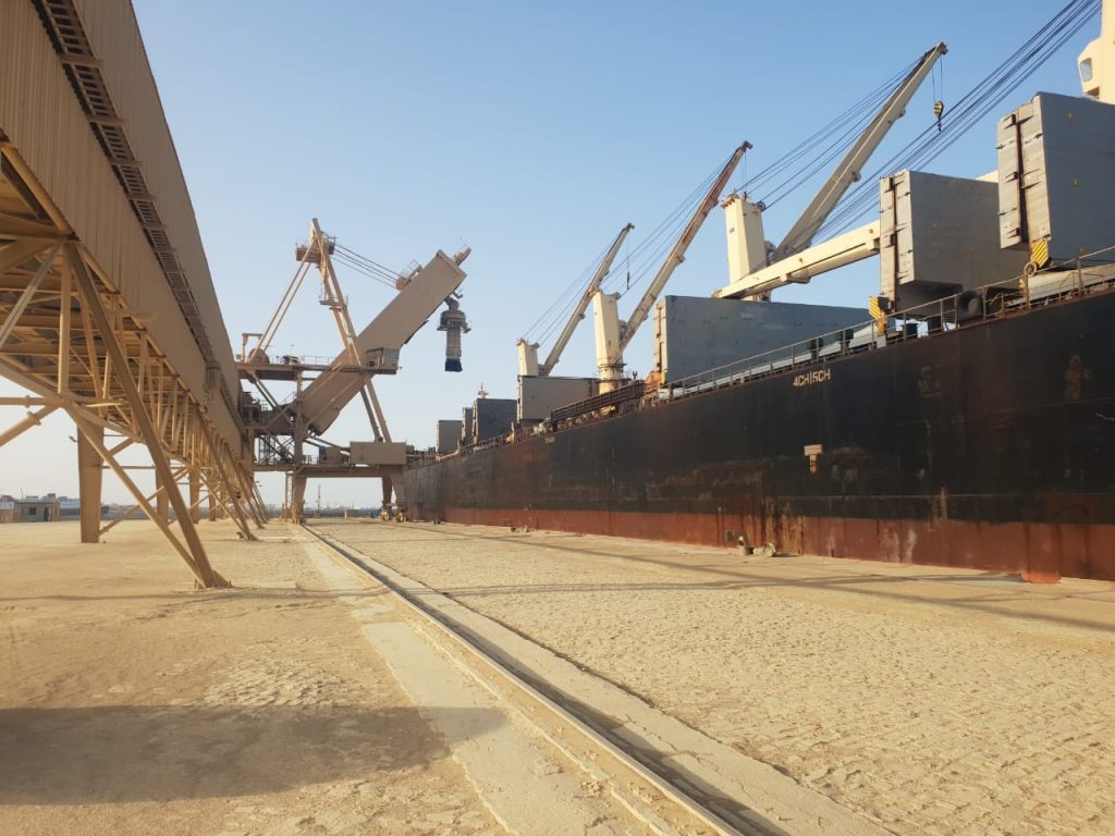 وزيرة التجارة توجه بتشغيل ميناء «أبو طرطور» في العيد لتصدير 50 ألف طن فوسفات