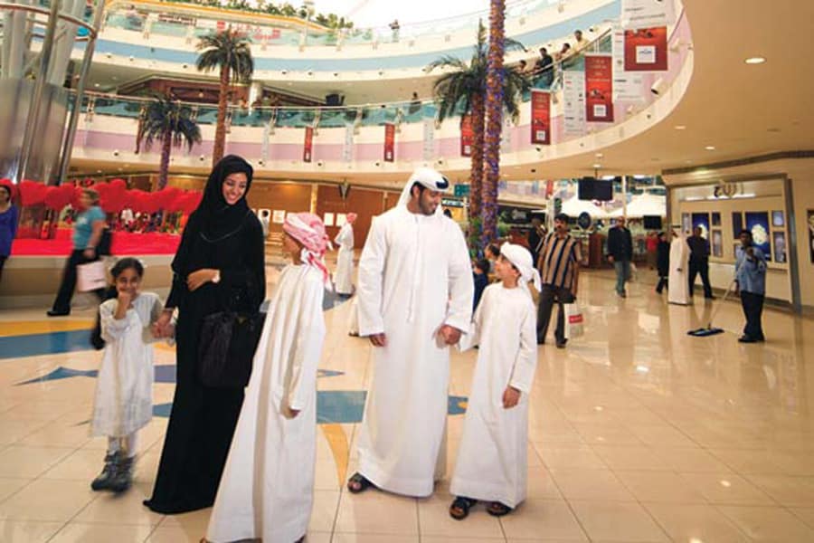 المراكز التجارية فى أبو ظبى والشارقة تستأنف نشاطها جزئيًا وسط تدابير وقائية