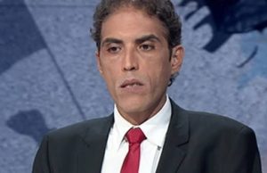 السماح للصحفي خالد داوود بالخروج من محبسه لتلقي عزاء شقيقته