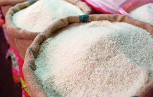 رجب شحاته : الأرز المورد من الشركات لهيئة السلع يكفى حتى يناير المقبل