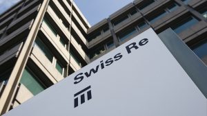 نظرة سلبية متوقعة من «ستاندرز آند بورز» للتصنيف الائتماني لـ«Swiss Re» لإعادة التأمين