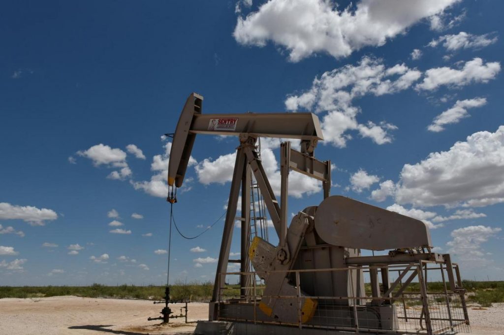 استقرار أسعار النفط .. وبنك أوف أمريكا يرفع توقعاته لبرنت إلى 43 دولارا للعام الحالى