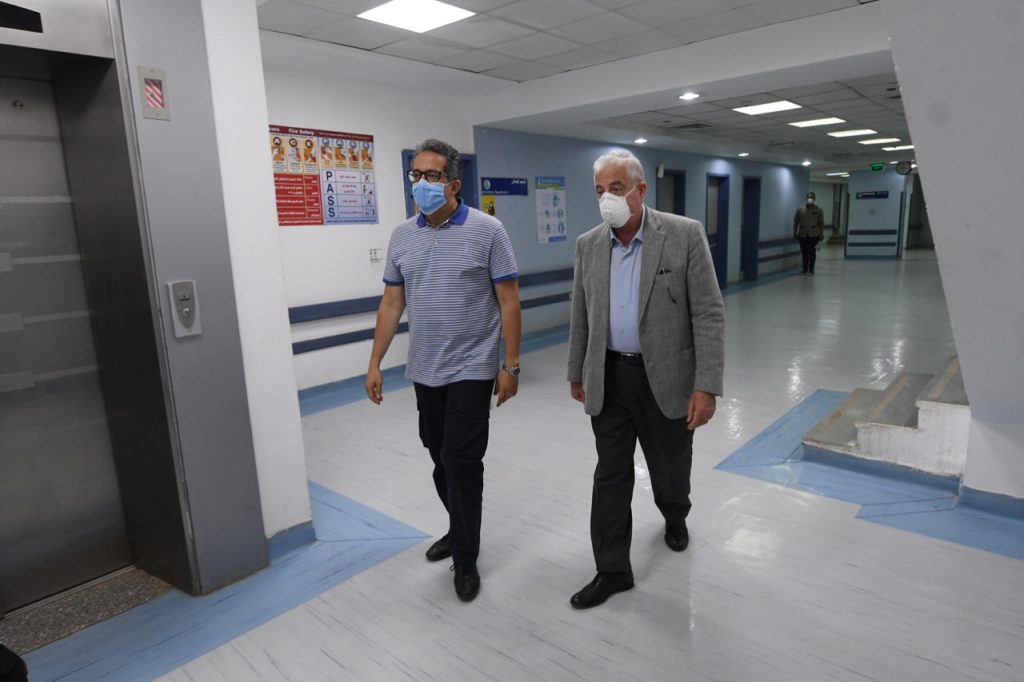 وزير السياحة يزور أحد مراكز الغوص بشرم الشيخ لمتابعة تنفيذ ضوابط السلامة الصحية (صور)