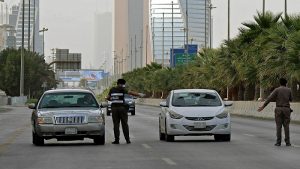إدارة المرور السعودية: غرامة على كل من يترك طفله وحيدا بالسيارة