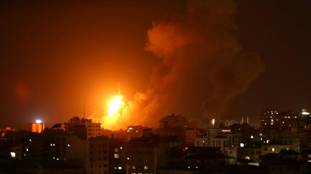 إسرائيل تقصف 3 مواقع في القنيطرة بسوريا