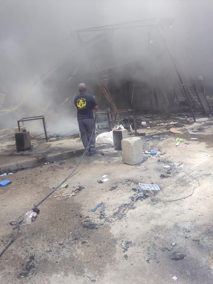 محافظة القاهرة: تأثر 60% من مساحة سوق توشكى بالحريق (صور)