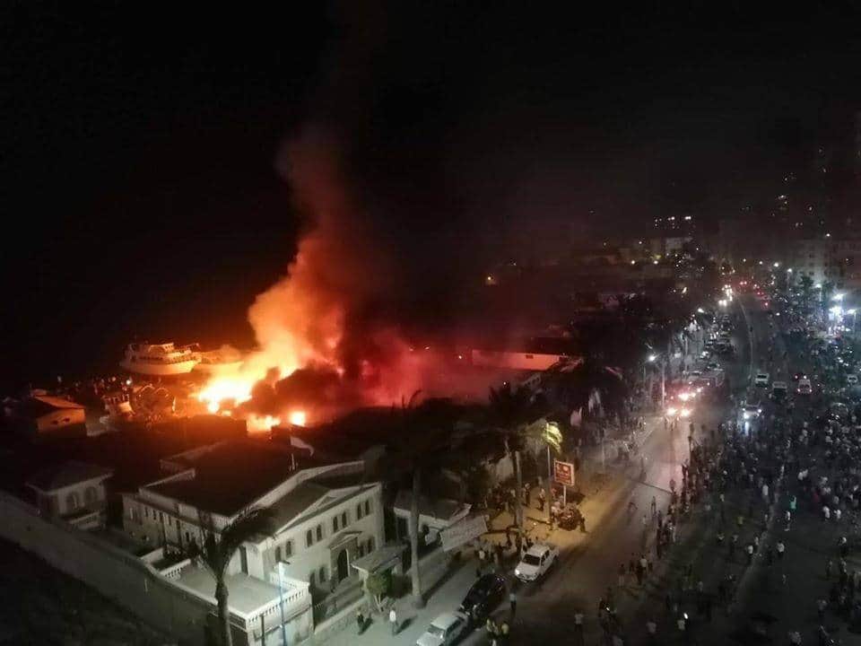 نشوب حريق هائل في ورش مراكب رأس التين بالإسكندرية