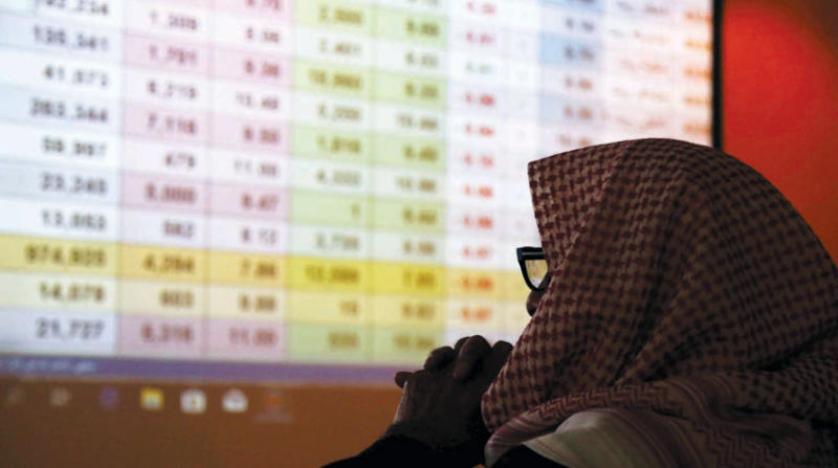 معظم بورصات الخليج تتراجع الثلاثاء بعد تخفيض التوقعات الاقتصادية
