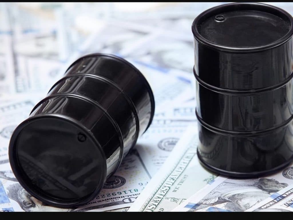 تذبذب أسعار النفط وسط مخاوف انكماش الطلب مع تزايد إصابات كورونا بأمريكا