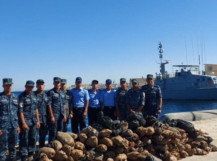 القوات البحرية تضبط 304 لفافات بانجو قبل تهريبها
