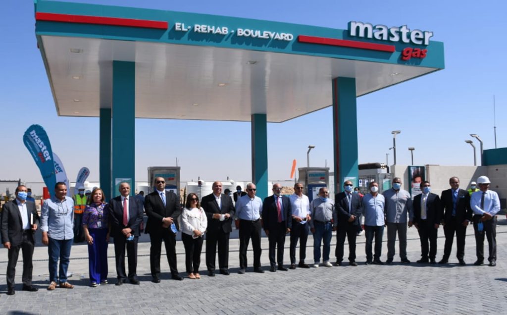 «طاقة عربية» و«الوطنية للطرق» تفتتحان أول محطة للغاز الطبيعي بالقاهرة الجديدة