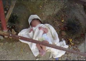 أجهزة الدولة تعلن احتضان طفلة «لقيطة» ورعايتها بعد أن أنكرها أهلها