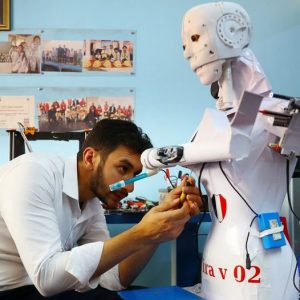 «حاسبات القاهرة» تعتزم إنشاء معامل مجهزة بالروبوتات