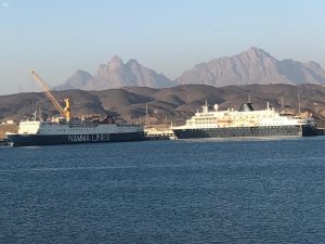 السعودية تقرر استئناف حركة الشاحنات عبر ميناء ضبا