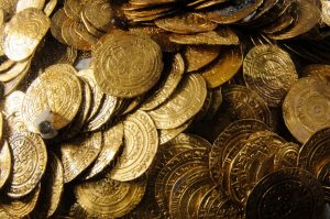 يعود للعصر العباسي.. اكتشاف كنز من العملات الذهبية في إسرائيل