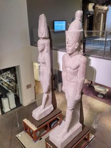 السياحة والآثار: عودة تمثالين ملكيين إلى مصر لعرضهما بالمتحف المصري الكبير(صور)