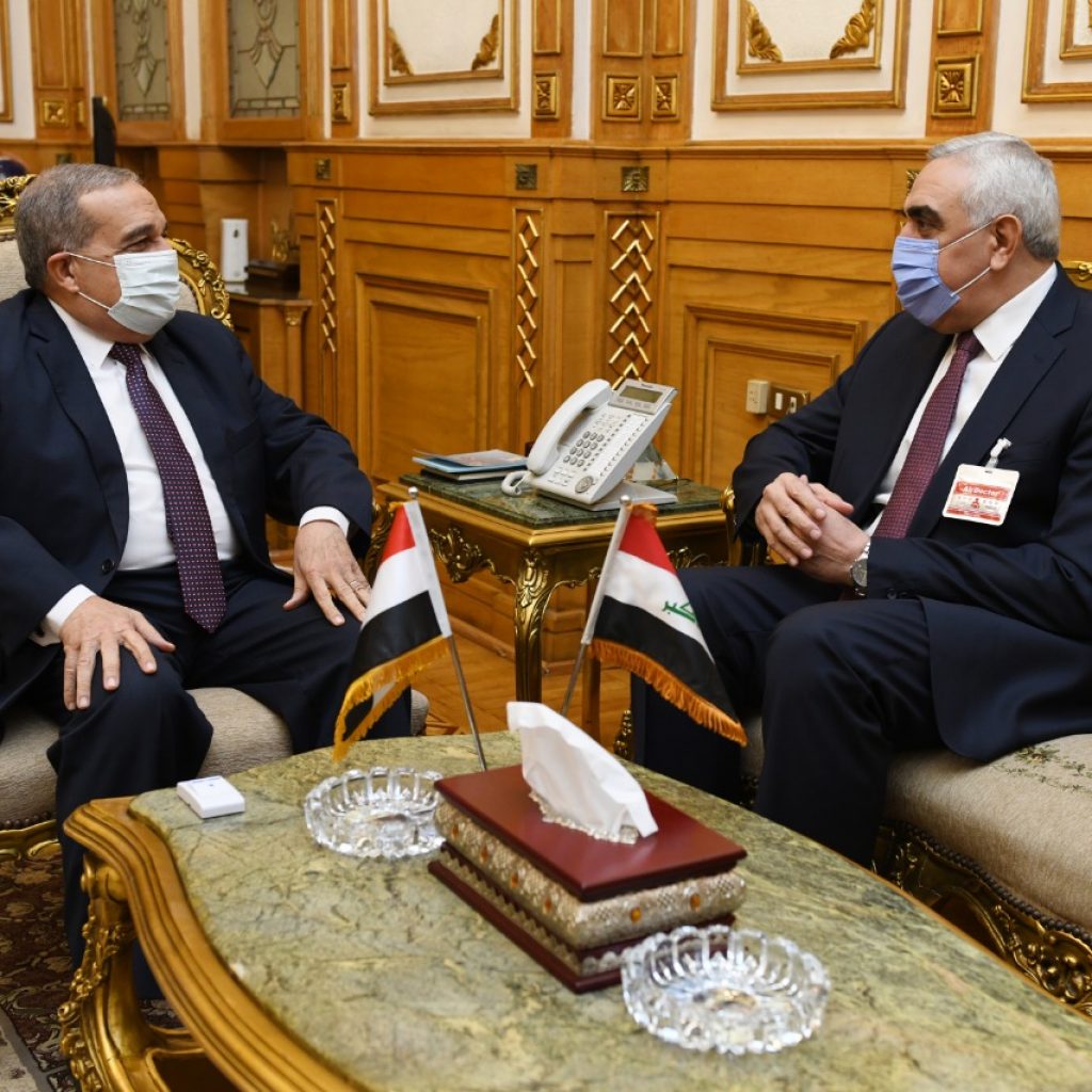 وزير الإنتاج الحربي يبحث مع سفير العراق مشاركة مصر فى إعادة إعمار العراق 