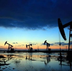 أسعار البترول تتراجع بفعل قلق أسواق النفط من تنامي إصابات كورونا عالميًا