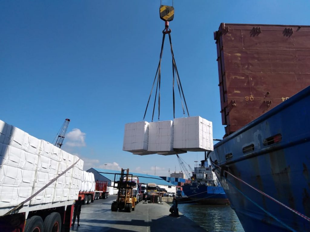 ميناء الإسكندرية يعيد تصدير شحنة أخشاب ملوثة أشعاعيا