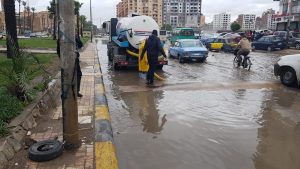 تعرف على آليات أحياء الإسكندرية لمواجهة حالة الطقس السيء (صور)