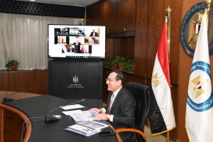 وزير البترول يعتمد موازنة المصرية للبتروكيماويات لعام 2022/2021