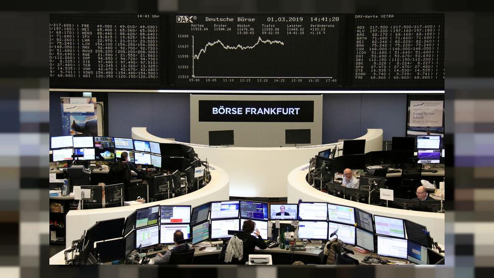 الأسهم الأوروبية تتنازل عن مكاسبها الإثنين وتتراجع من أعلى مستوى في 10 أشهر