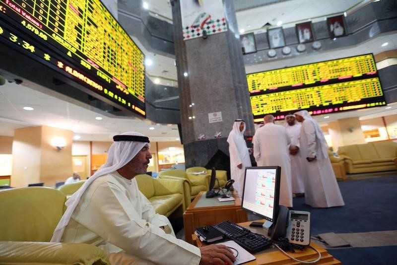 بورصتا الإمارات تواصلان مكاسبهما الثلاثاء وسط صعود أسعار النفط