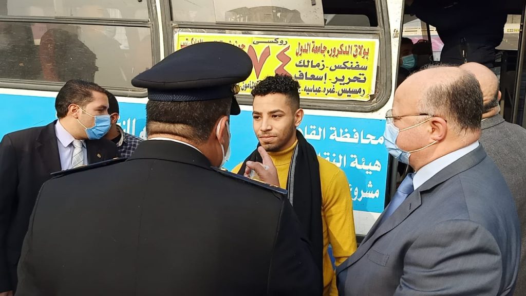 جولة لمحافظ القاهرة لمتابعة تطبيق غرامات عدم إرتداء الكمامات بالمواصلات العامة (صور)