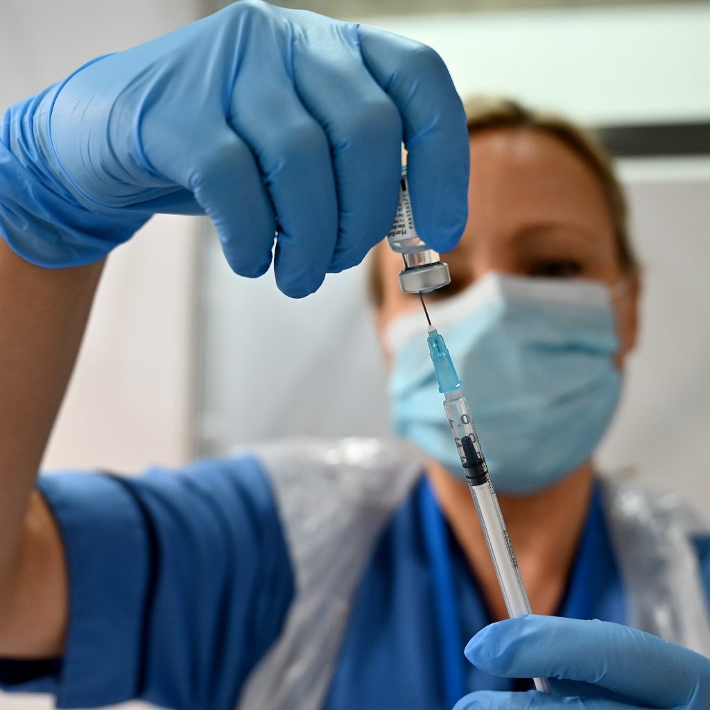 استطلاع حكومي: المصريون يؤكدون استمرار خطر كورونا.. ويوافقون على تلقي اللقاح