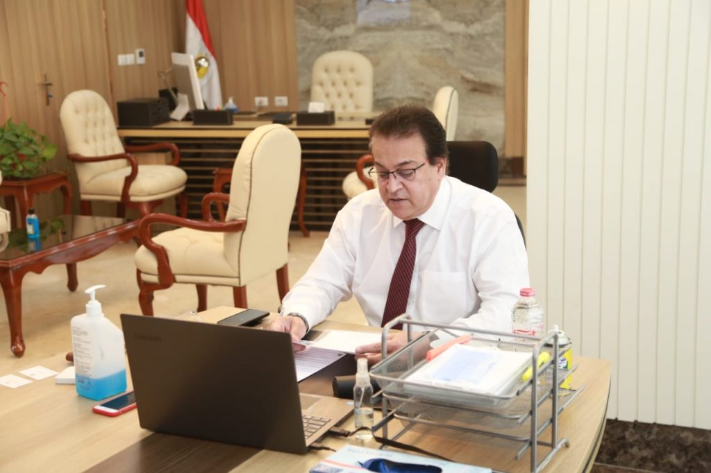 الأعلى للمستشفيات الجامعية يناقش استعدادات عودة الدراسة