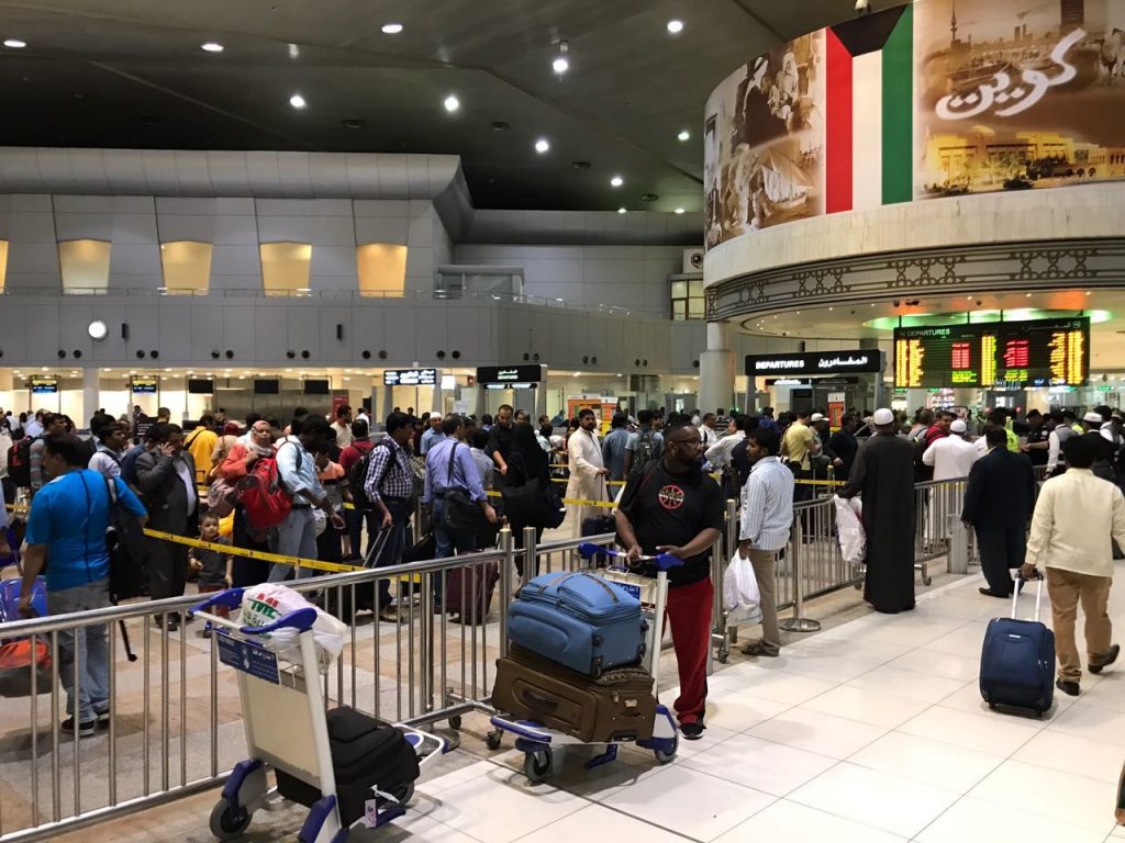 الكويت تتراجع: تمديد منع دخول الأجانب حتى إشعار آخر