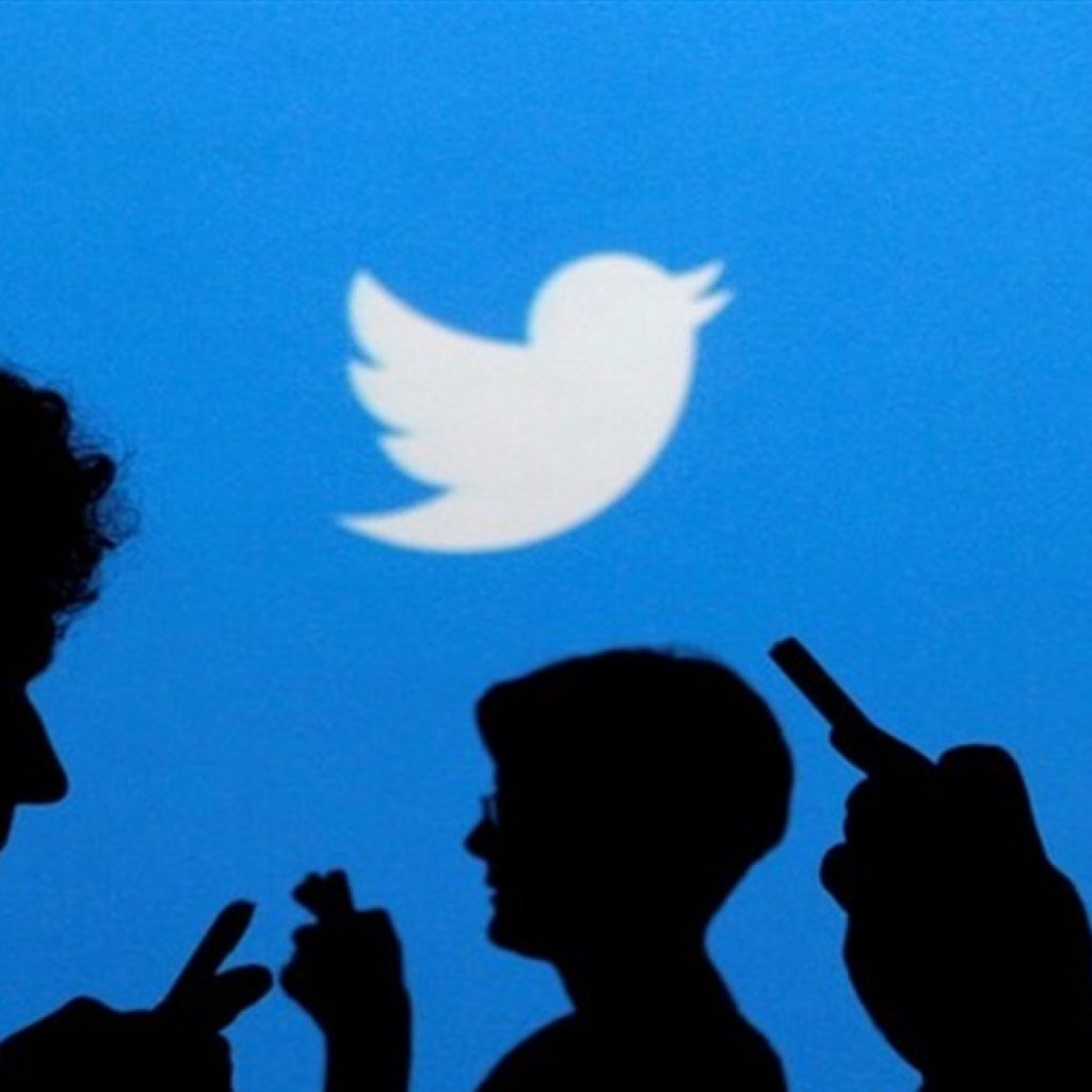«تويتر» يدعو الجمهور للمساهمة في تنظيم التعامل مع الزعماء على منصته