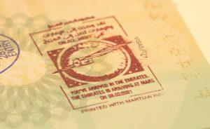 مطار دبي الدولي يطبع «ختم المرّيخ» على جوازات القادمين