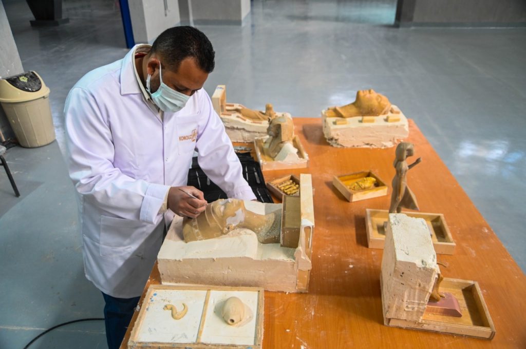 افتتاح أول مصنع للمستنسخات الأثرية في مصر والشرق الأوسط (صور)