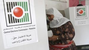 120 منظمة أهلية فلسطينية تدعو عباس إلى تعديل قانون الانتخابات