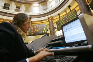 الأسهم العقارية تهيمن على 29% من تداولات البورصة المصرية اليوم