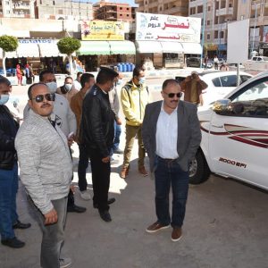 سكرتير محافظة مطروح يتابع خطوات إصلاح هبوط أرضي بالشارع الفرعي