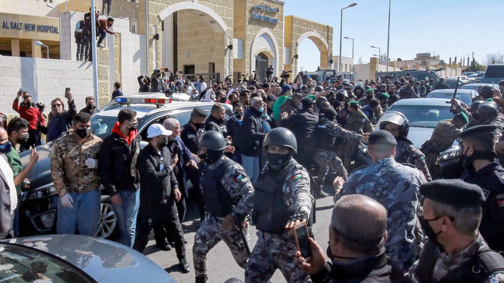 الحكومة الأردنية تعلن تحمل المسؤولية عن حادثة انقطاع الأوكسجين بمستشفى السلط