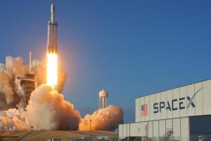 «سبيس إكس» تطلق الصاروخ الناقل Falcon 9 وعلى متنه 60 قمرًا صناعيًا