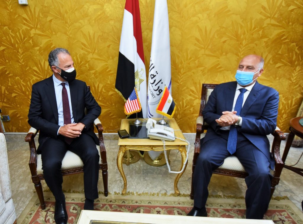 تفاصيل لقاء وزير النقل مع سفير أمريكا بالقاهرة