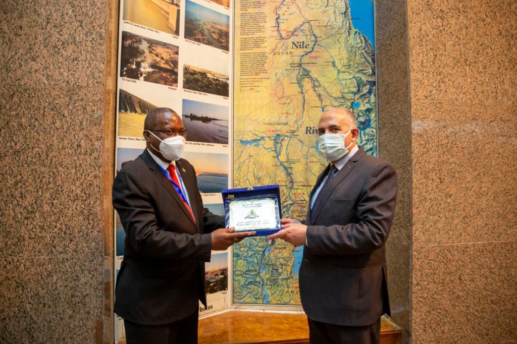 بوروندي تسعى للاستفادة من الخبرات المصرية في مجال المياه الجوفية
