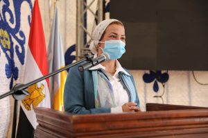 وزيرة البيئة تستكمل حملات رفع الوعى لاستخدام بدائل الأكياس البلاستيكية بالإسكندرية