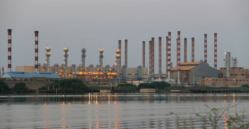 تقرير: ارتفاع الطلب الصينى على النفط الإيرانى يدفع منتجين منافسين لخفض الأسعار
