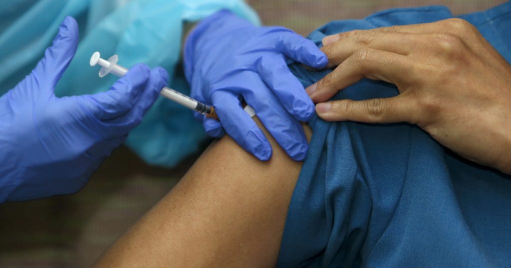 رئيس لجنة مكافحة كورونا: هناك استهانة  بالفيروس واللقاح يقي من الأعراض الشديدة (فيديو)