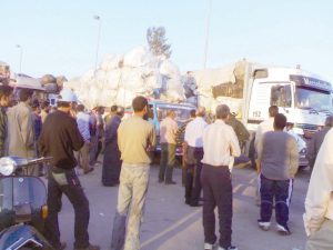 تعثر عبور 200 شاحنة مصرية للأراضي السودانية بسبب تباطؤ الإجراءات