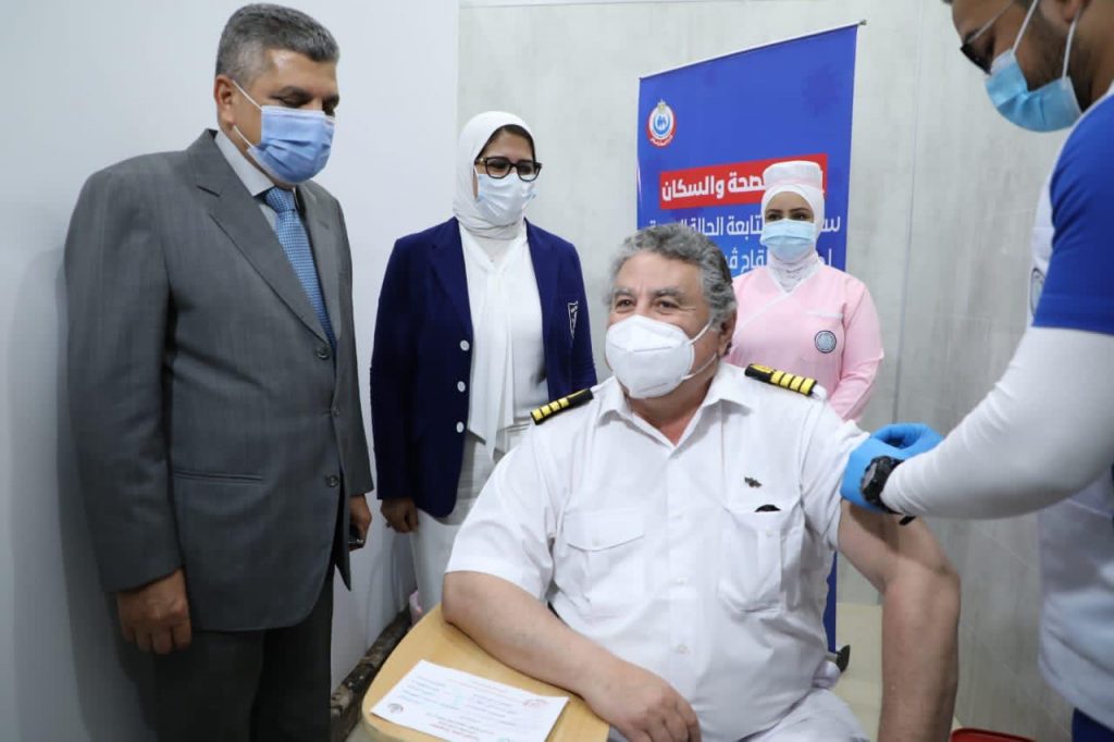 وزيرة الصحة تشهد تطعيم مرشدي قناة السويس بلقاح «كورونا»